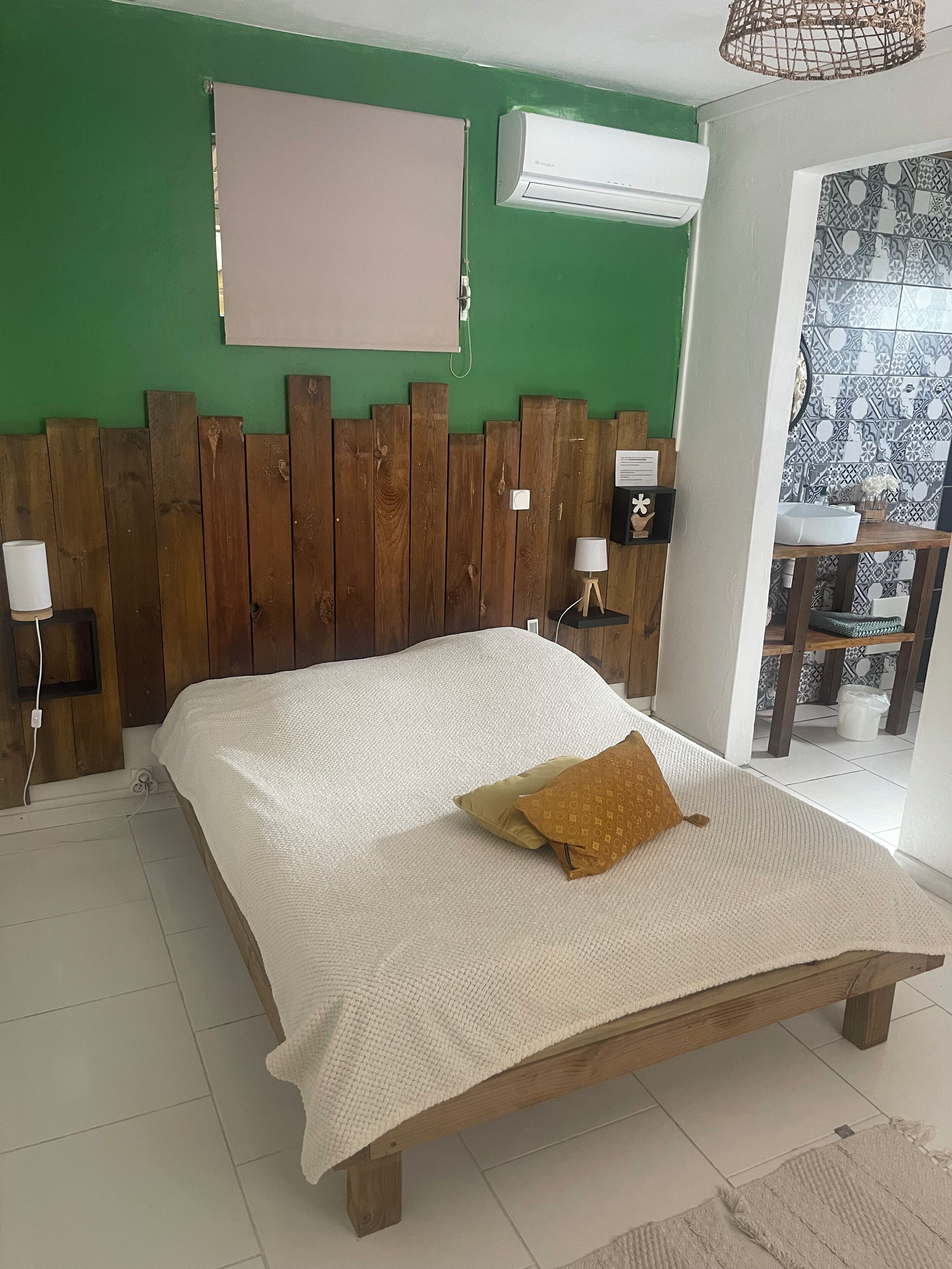 Bügeleisen/Bügelbrett, kostenloses WLAN, Bettwäsche