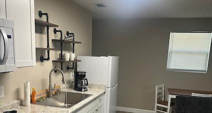 Delightful 2 bed cabin in Salt Springs - other cabins available