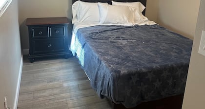 Delightful 2 bed cabin in Salt Springs -    other cabins available