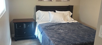 Delightful 2 bed cabin in Salt Springs -    other cabins available