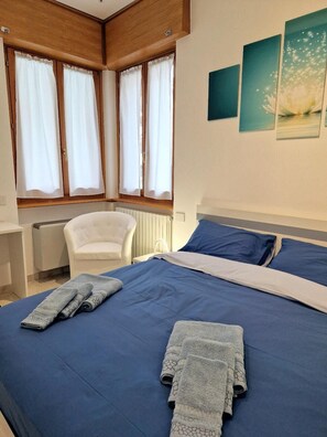 Kahden hengen huone, näköala uima-altaalle | Ilmainen Wi-Fi