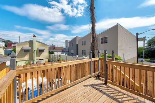 Cozy & Spacious Home Near NYC, 5 mins from Train