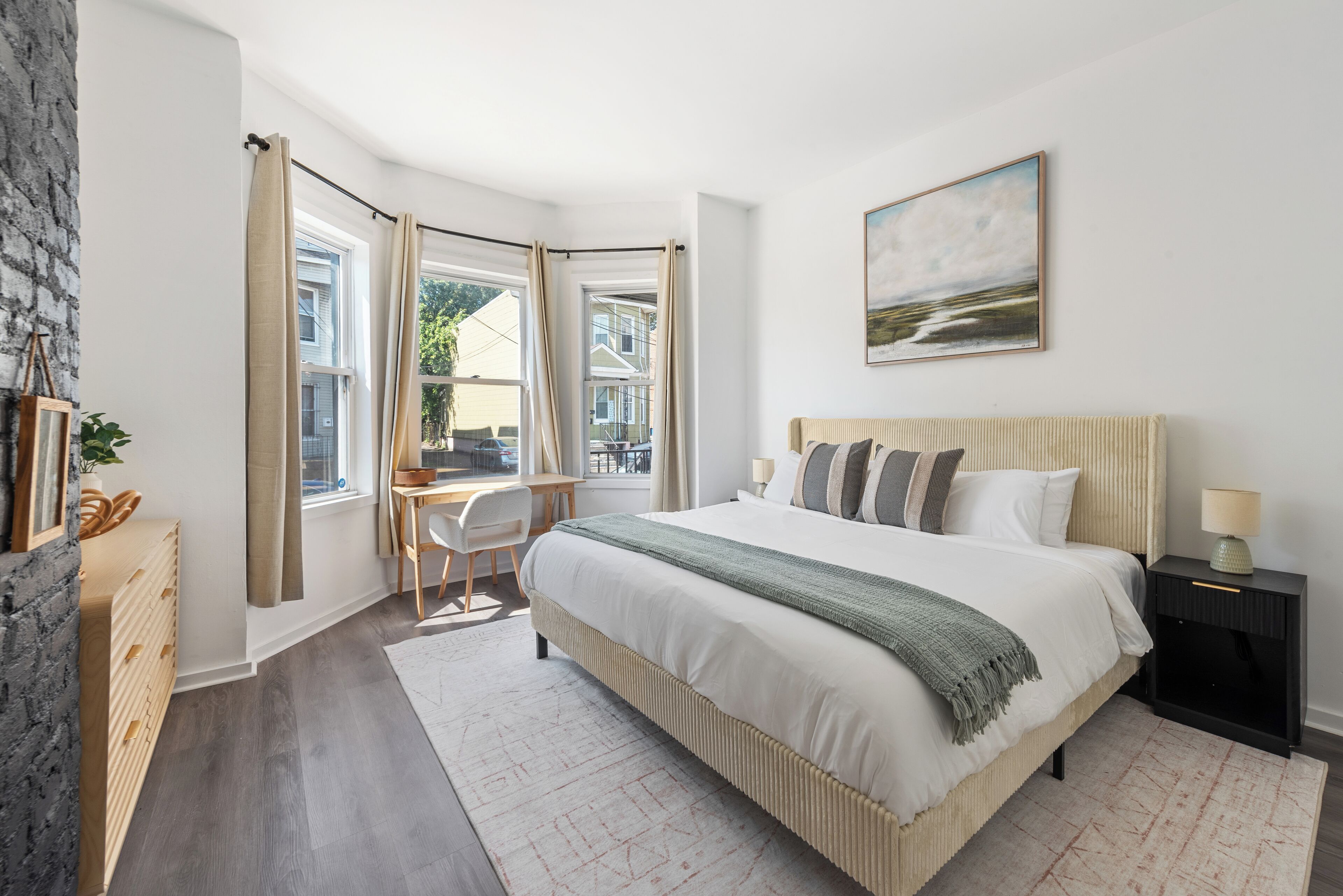 4 bedrooms, iron/ironing board, WiFi, bed sheets