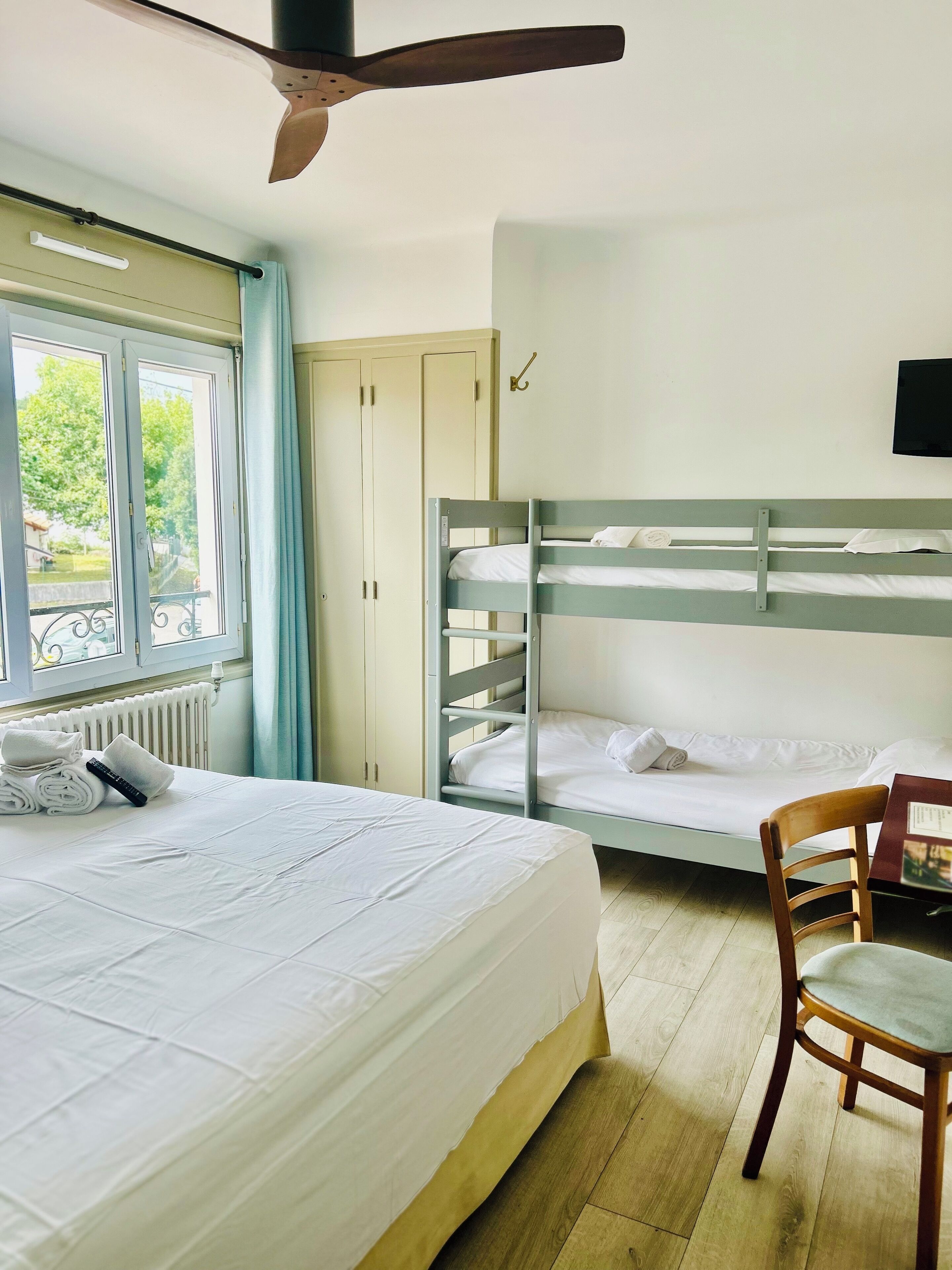 Family Quadruple Room, City View | Desk, free WiFi