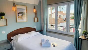 Comfort Double Room, City View | Meja, Wi-fi percuma