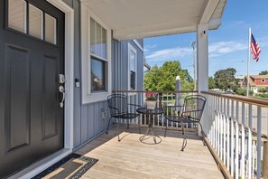 Terrace/patio - Clinton Ave Retreat (Grand Haven)