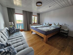 Televisión y chimenea 