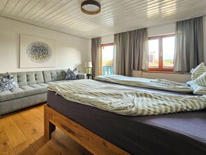 2 bedrooms, WiFi, bed sheets