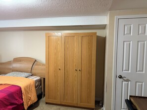 1 bedroom, WiFi, bed sheets - Downtown/beside university of Guelph for Professionals (Guelph)