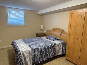 1 bedroom, WiFi, bed sheets - Downtown/beside university of Guelph for Professionals (Guelph)