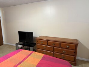 1 bedroom, WiFi, bed sheets - Downtown/beside university of Guelph for Professionals (Guelph)