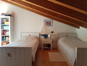 3 makuuhuonetta, silitysrauta/-lauta, Wi-Fi, vuodevaatteet