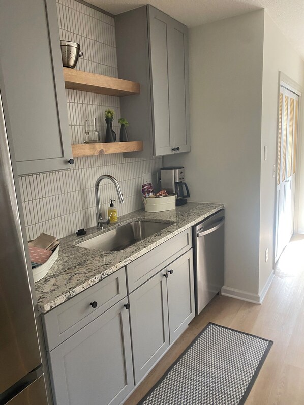 電子レンジ、オーブン、コンロ、食器洗い機