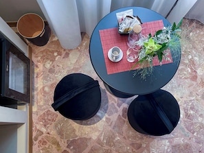 Cortinas blackout, tabla de planchar con plancha y wifi gratis 