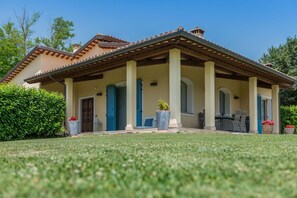 Exterior - Villa Margot - Private villa, 5 bedrooms, pool, pets, A/C, Wi-Fi, Marche (Acqualagna)