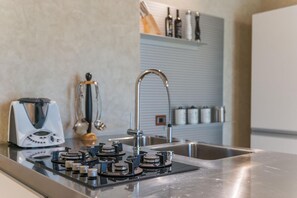 Fridge, microwave, oven, stovetop