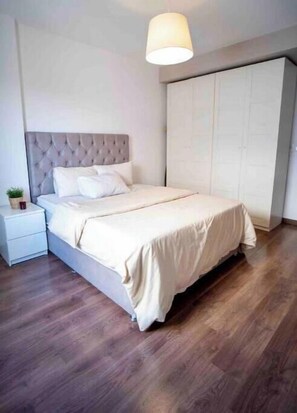 1 bedroom, internet, bed sheets