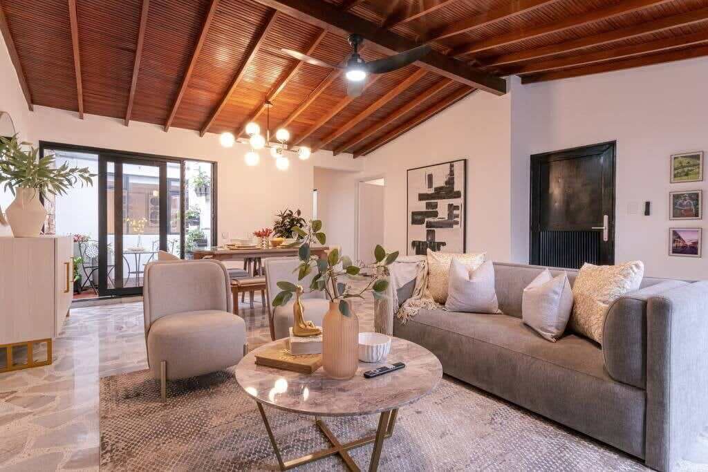 Televisión y oficina 