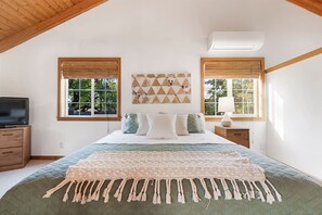 4 bedrooms, desk, iron/ironing board, travel cot