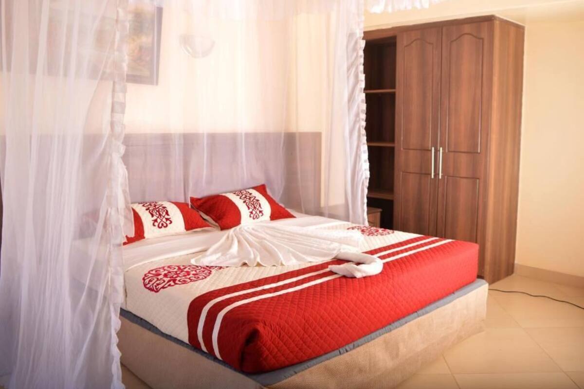 Deluxe Single Room | Free WiFi, bed sheets