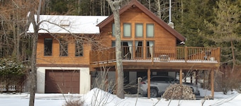 Enjoyable 3-bedroom, 2 full bath cabin-style house in Jewett