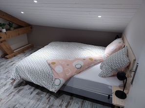 2 bedrooms, iron/ironing board, WiFi, bed sheets