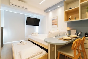 Cortinas blackout, tabla de planchar con plancha y wifi gratis