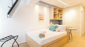 Estudio | Cortinas opacas, tabla de planchar con plancha, wifi gratis
