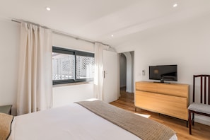 3 quartos, ferros/tábuas de passar roupa, Wi-Fi, roupa de cama