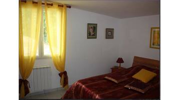 1 bedroom, iron/ironing board, WiFi