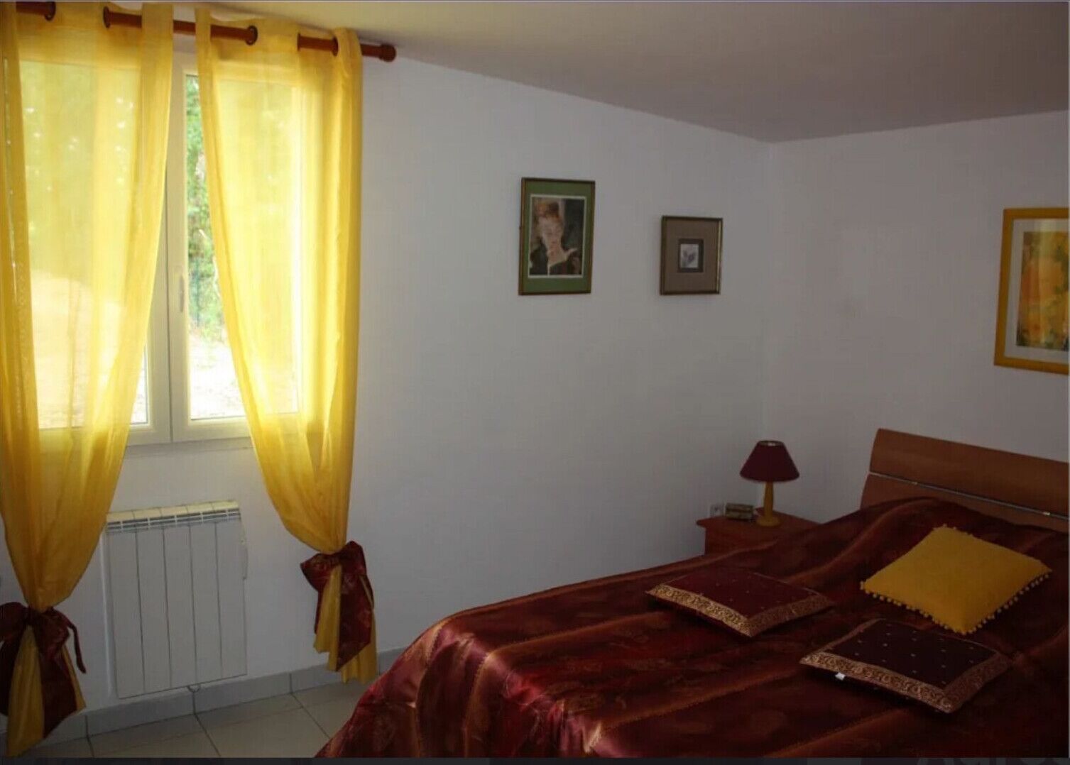 1 habitación, tabla de planchar con plancha y wifi 