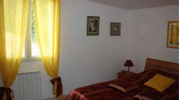 1 habitación, tabla de planchar con plancha y wifi