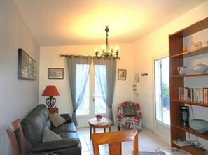 TV, DVD player