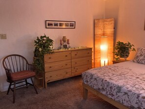 2 bedrooms, iron/ironing board, travel cot, free WiFi