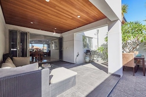 Living area - Scarborough Beach Walk! (Scarborough)