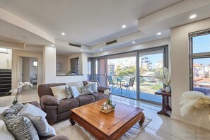 Living area - Scarborough Beach Walk! (Scarborough)