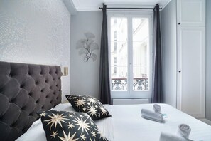 Apartment | 3 bedrooms, laptop workspace, iron/ironing board, bed sheets - Sublim Apartment Center of Paris Opera (Paris)
