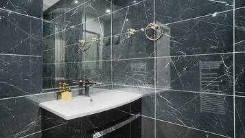 Apartment | Bathroom | Hair dryer, soap, shampoo