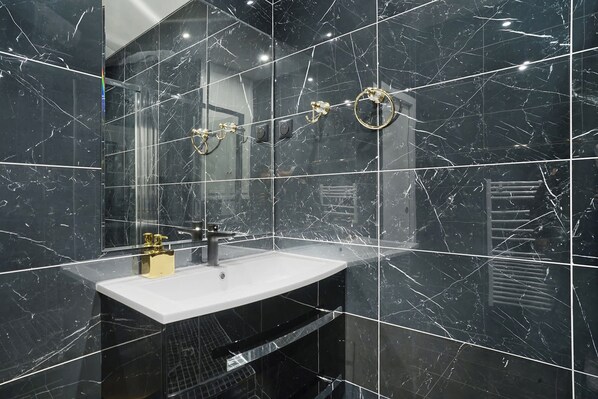 Apartment | Bathroom | Hair dryer, soap, shampoo - Sublim Apartment Center of Paris Opera (Paris)