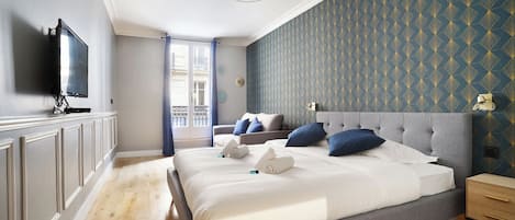 شقة | 3 عدّة غرف نوم ومساحة عمل للكمبيوتر المحمول ومكواة/لوح كي وملاءات أسرّة