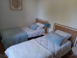 4 bedrooms, iron/ironing board, WiFi