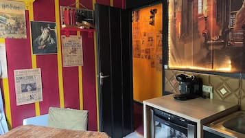 Chambre Standard, vue ville | Salle à manger