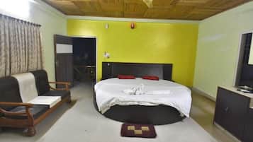 Exclusive Room, City View | Free WiFi, bed sheets