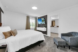 5 bedrooms, desk, iron/ironing board, travel crib - Luxury Disney Home w/ Pool, Grill & Themed Rooms (Kissimmee)