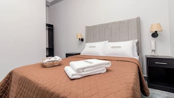 Standard Room | Laptop workspace, iron/ironing board, free WiFi