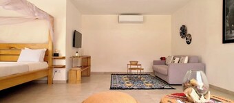 Independent suite in luxury guest house SENEGAL