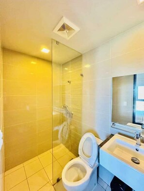 Free toiletries, soap, shampoo, toilet paper