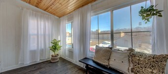 Charming Downtown Retreat for Weddings, Weekends & Outdoor Fun!