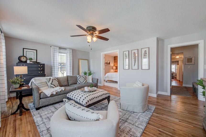 Charming Downtown Retreat For Weddings, Weekends & Outdoor Fun! - Buffalo, MN