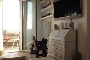 TV, books - La casa sul Mare Ostia Lido (Lido di Ostia)